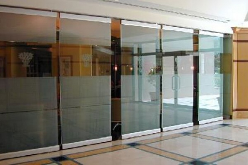 thi-cong-lap-dat-cua-kinh-truot-tu-dong-inox-cao-cap-03