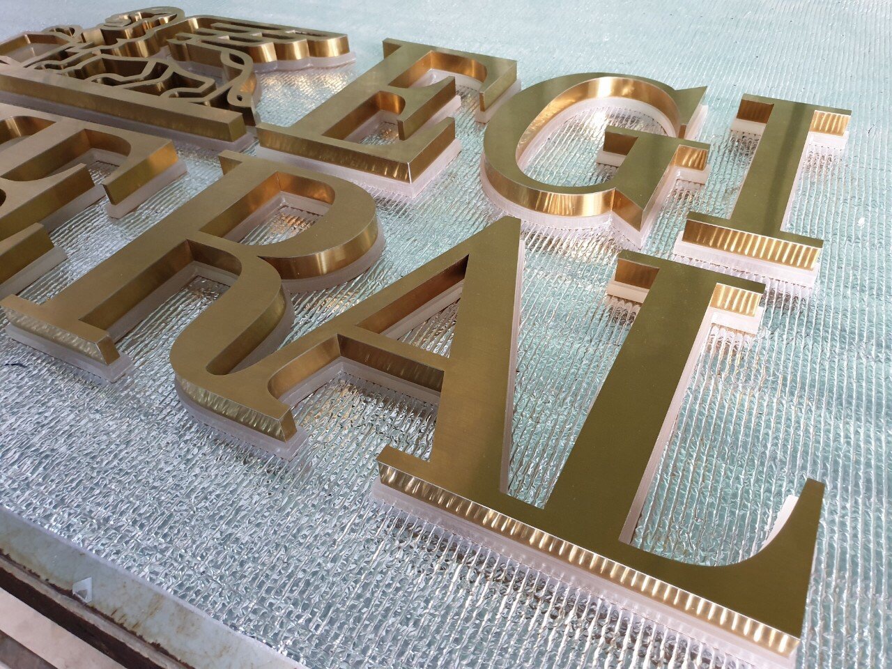 cat-chu-inox-bang-may-cnc-01