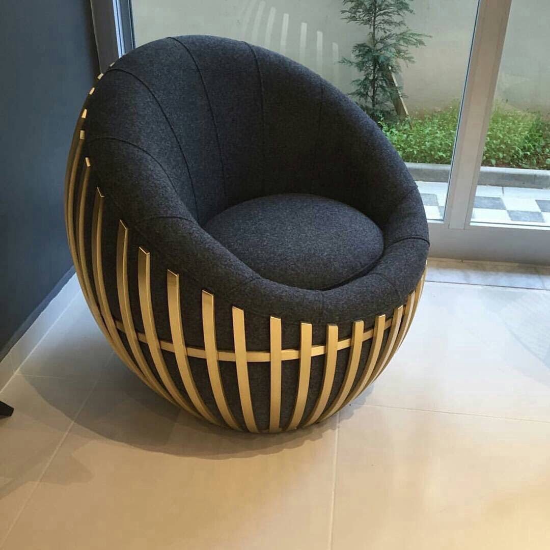 Mẫu ghế inox mạ vàng sang trọng