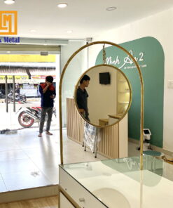 Alternative view of GƯƠNG 2 MẶT KHUNG INOX MẠ PVD CÓ MÓC XÍCH TREO