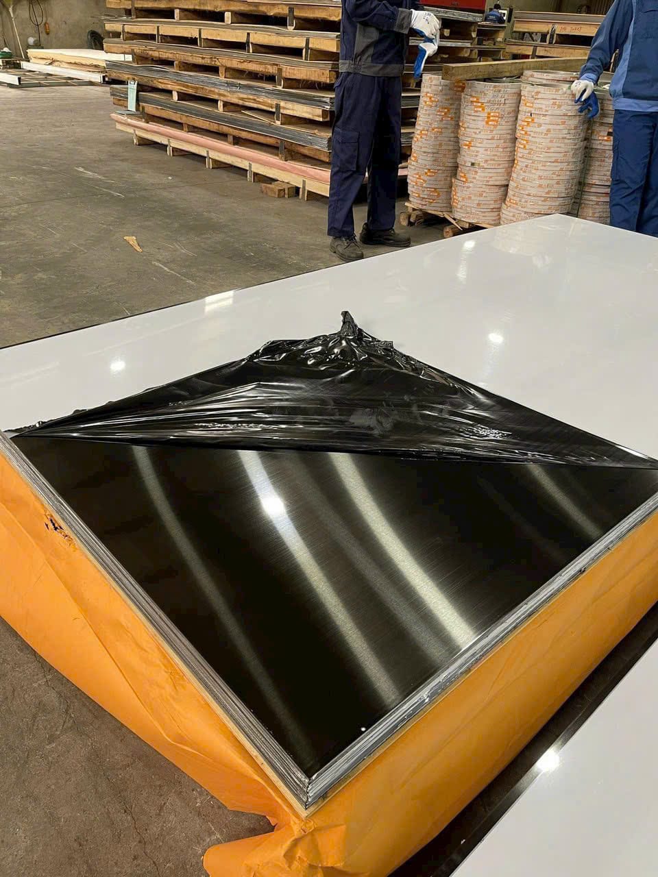 Tấm inox 304 đen xươc