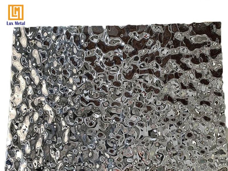 Tấm inox sóng nước màu bạc nguyên bản sang trọng