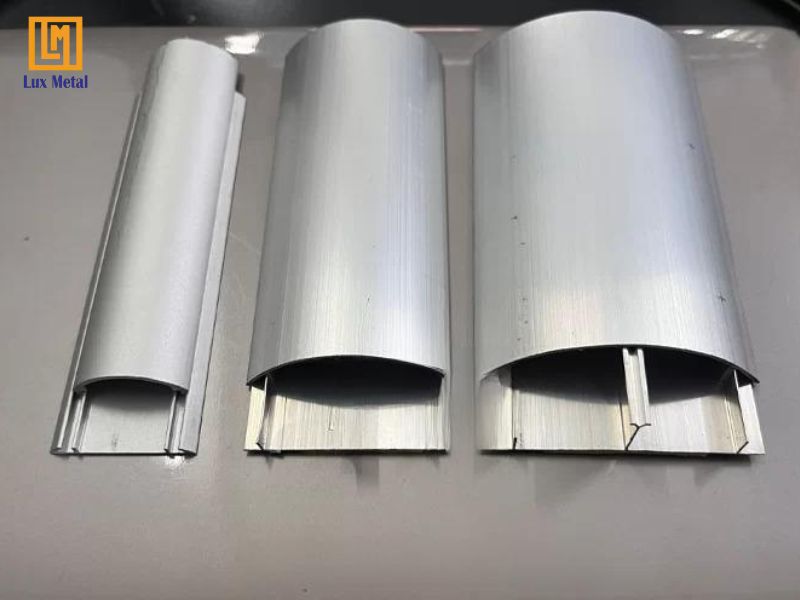 Lux Metal chuyên cung cấp nẹp bán nguyệt inox 304 chất lượng cao