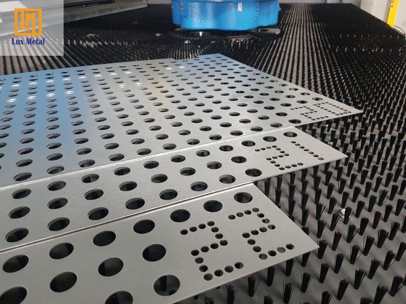 Lux Metal cung cấp đa dạng các mẫu inox đục lỗ chất lượng cao