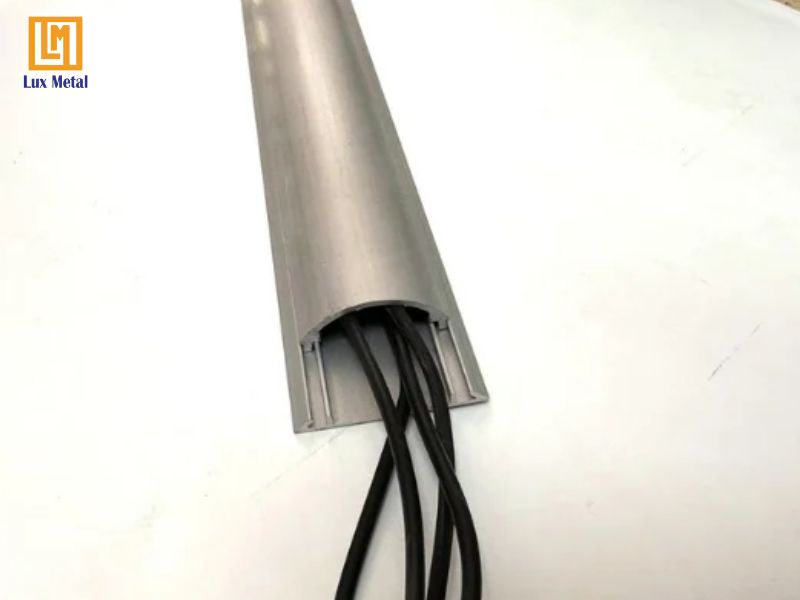 Nẹp bán nguyệt inox bảo vệ hệ thống điện công nghiệp hiệu quả