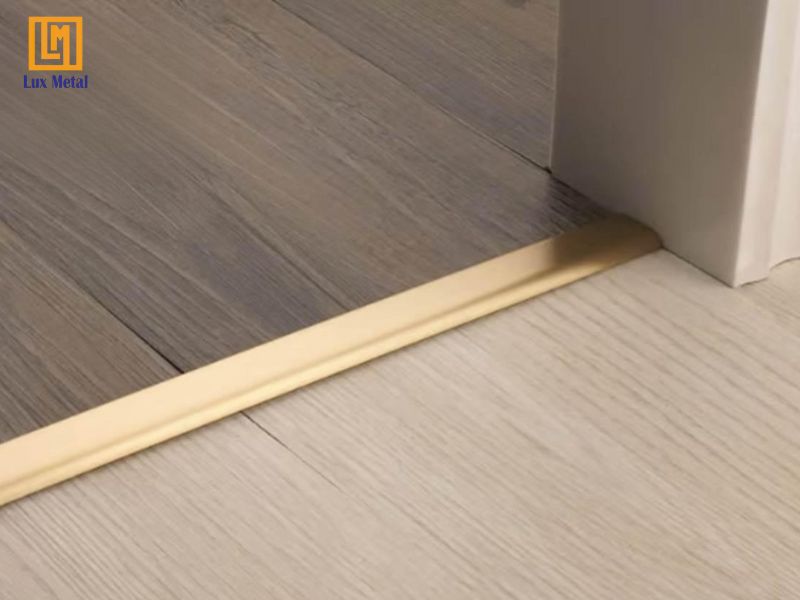 Nẹp inox phân chia khu vực các khu vực sàn tạo tính đồng bộ