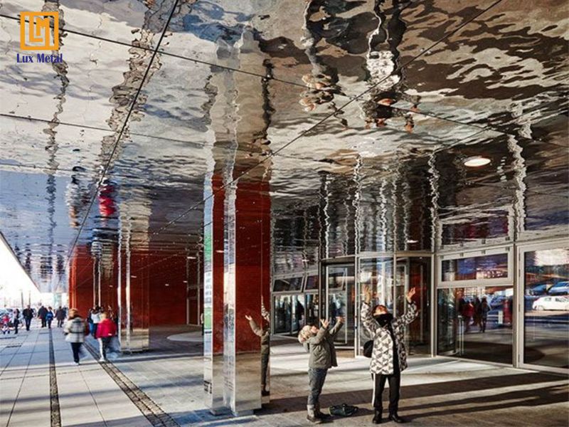 Tấm inox sóng nước ứng dụng trong các trung tâm thương mại