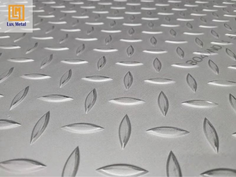 Tấm inox dập hoa văn vừa chống trượt vừa tăng tính thẩm mỹ