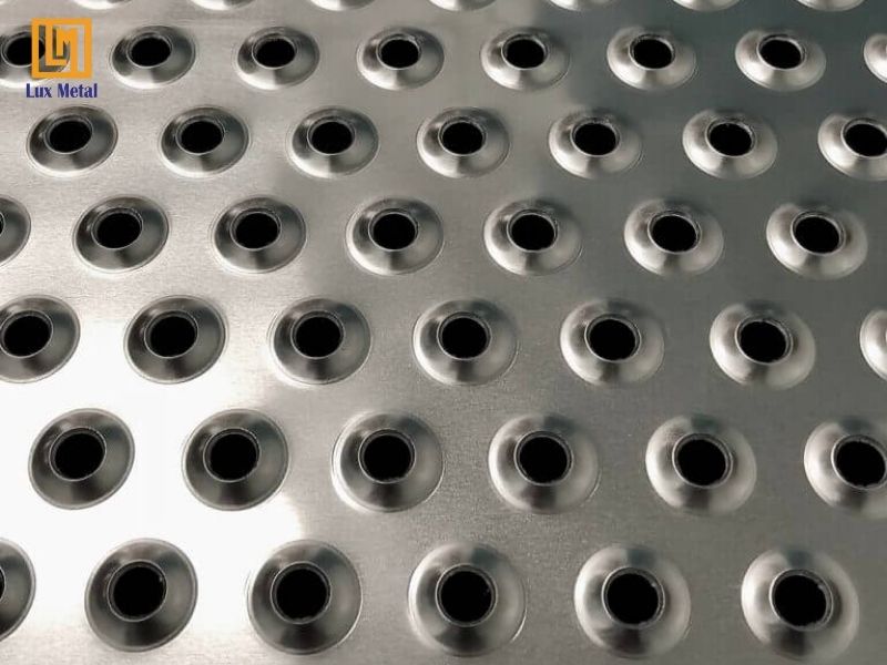 Tấm inox đục lỗ chống trượt thoát nước nhanh cho khu vực ẩm ướt