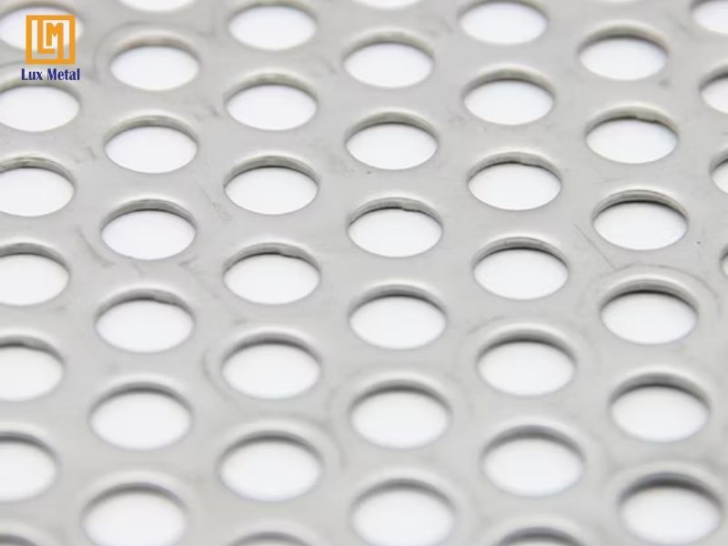 Tấm inox đục lỗ tròn đều phù hợp cho ứng dụng lọc và thông gió
