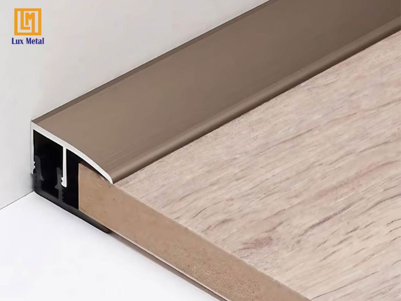 Thi công nẹp F inox kết thúc sàn đúng kỹ thuật